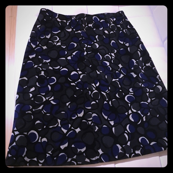 Hobbs size 12 corduroy skirt. - Picture 1 of 3
